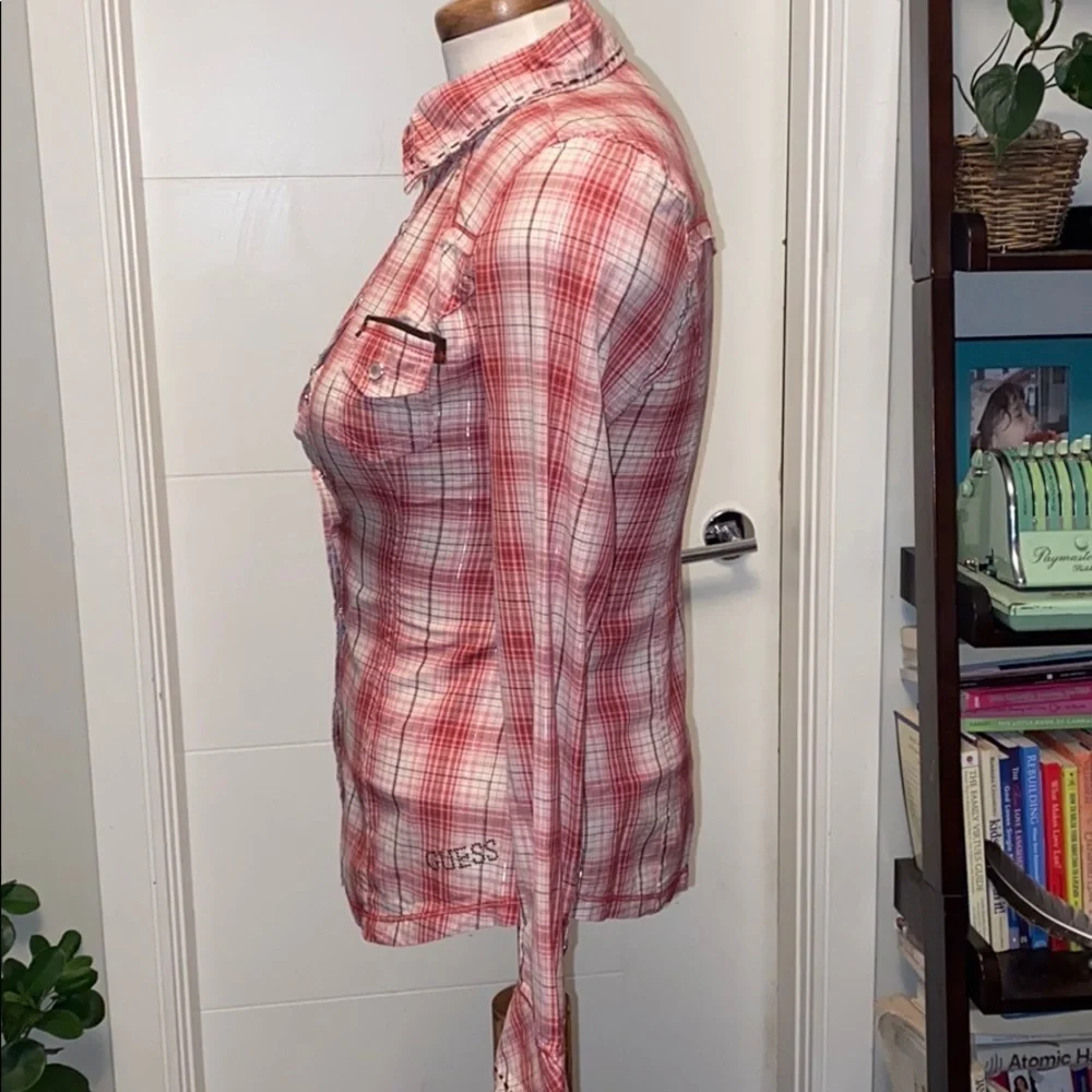 NWT Guess long sleeve button up top - Picture 4 of 5